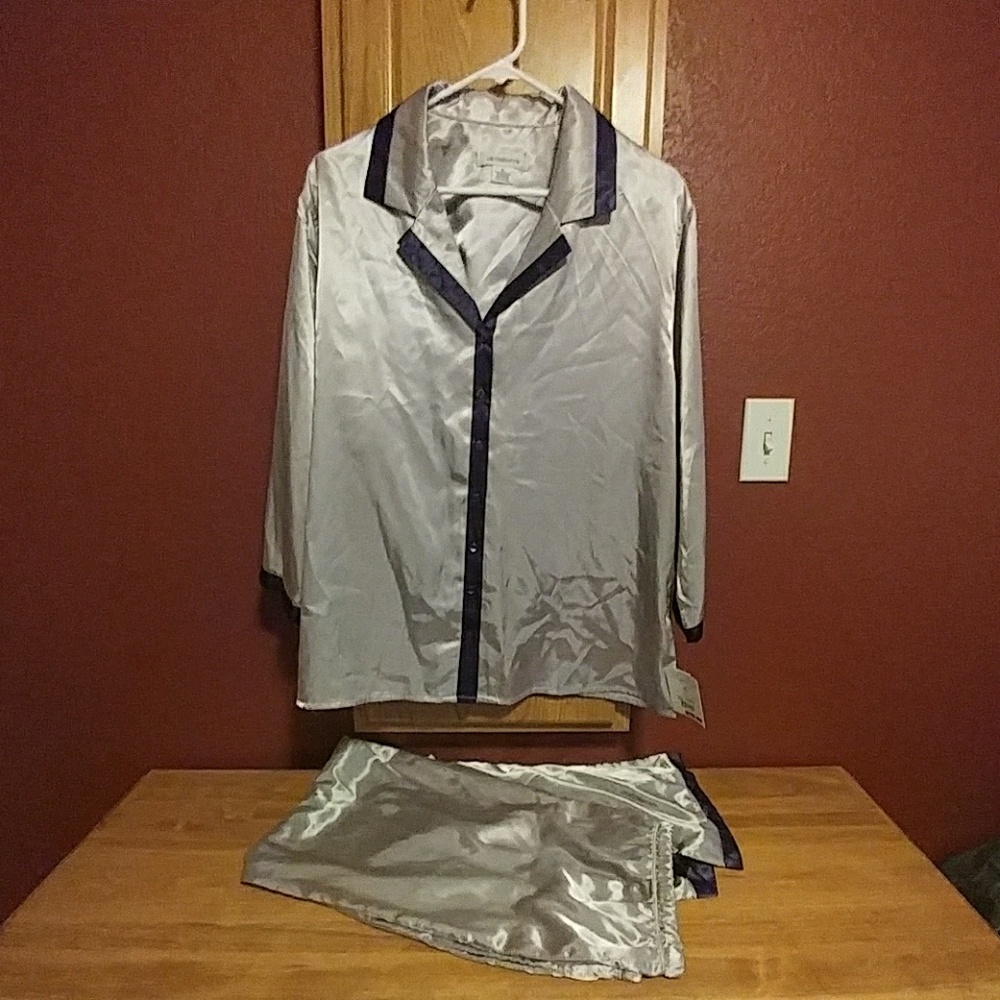 NWT Liz Claiborne  Pajama 2-price Set